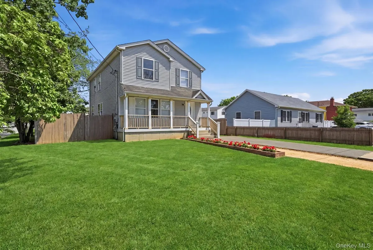 390 Atlantic Street, Copiague, NY 11726 - #1