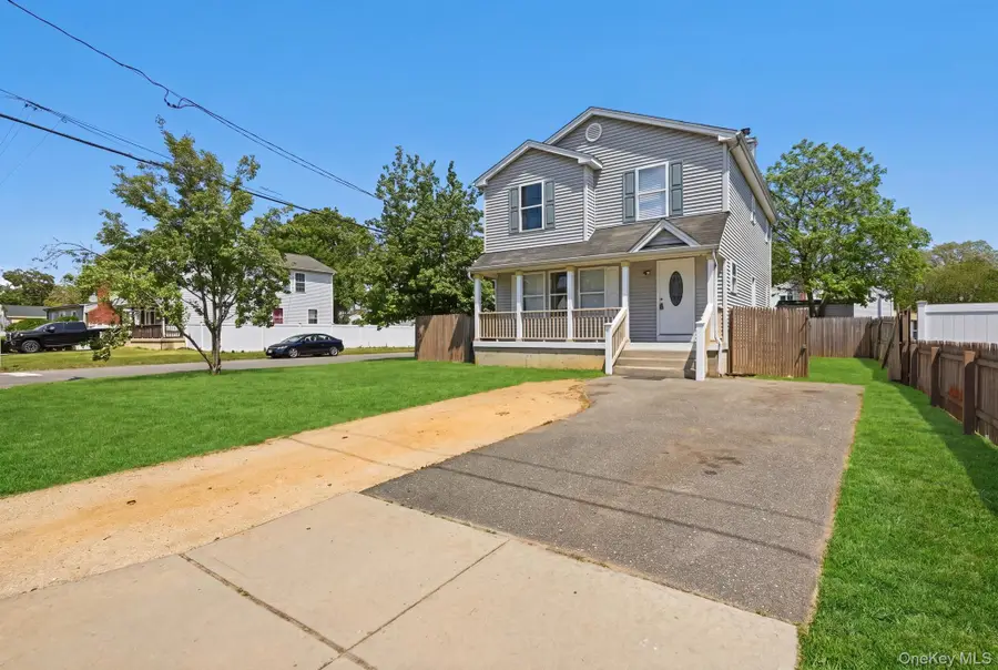 390 Atlantic Street, Copiague, NY 11726 - #2