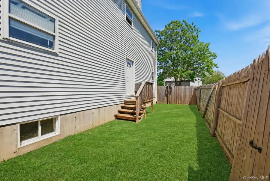 390 Atlantic Street, Copiague, NY 11726 - #3