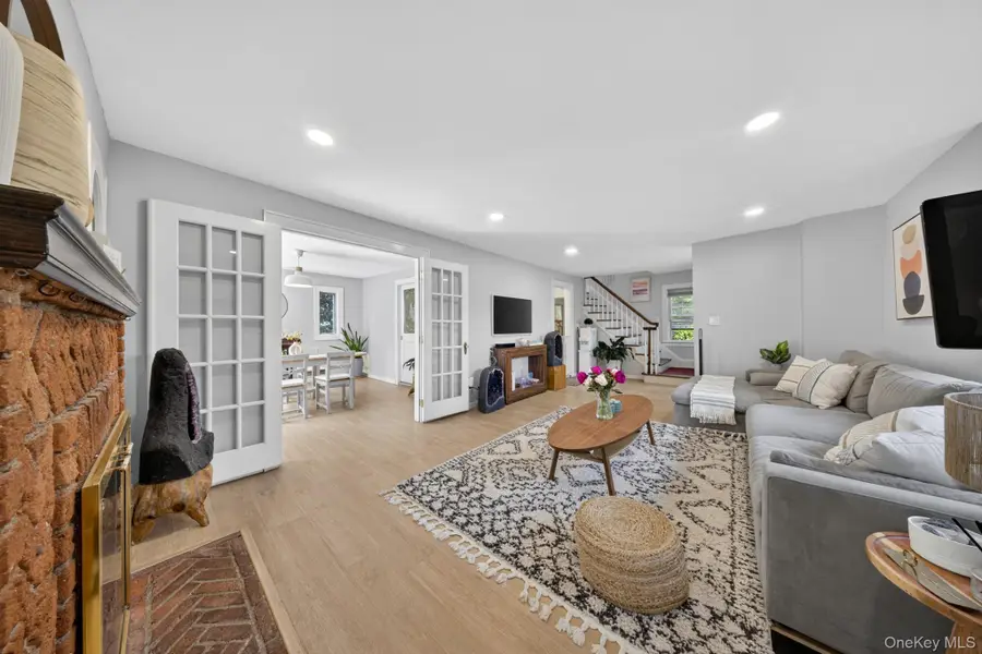 66 Walter Avenue, Hicksville, NY 11801 - #3