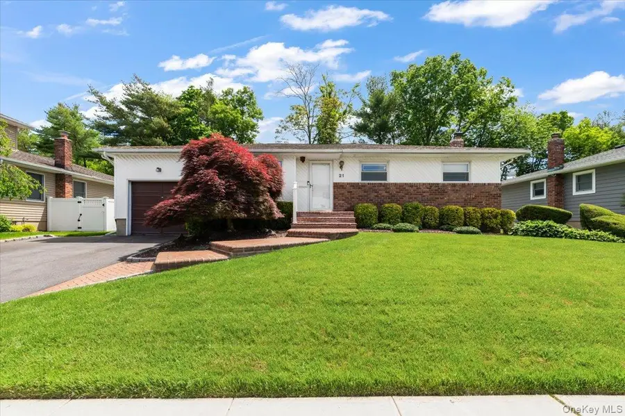 21 Beaumont Drive, Plainview, NY 11803 - #2