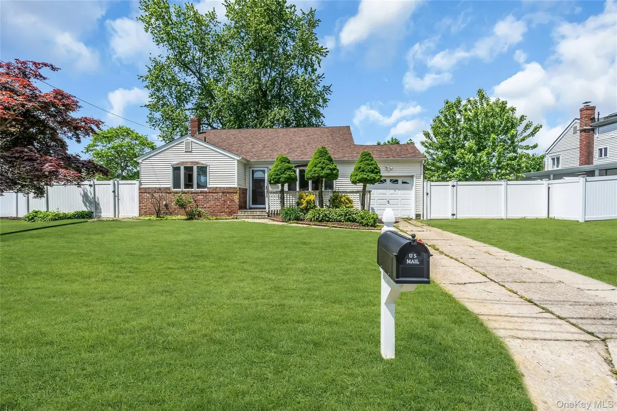 86 W 17th Street, Deer Park, NY 11729 - #1