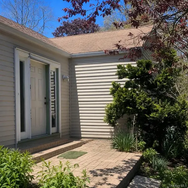 719 N Sea Road, Southampton, NY 11968