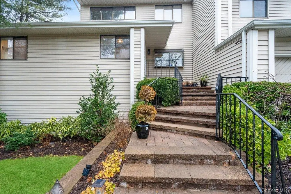 39 Chestnut Lane, Woodbury, NY 11797 - #1