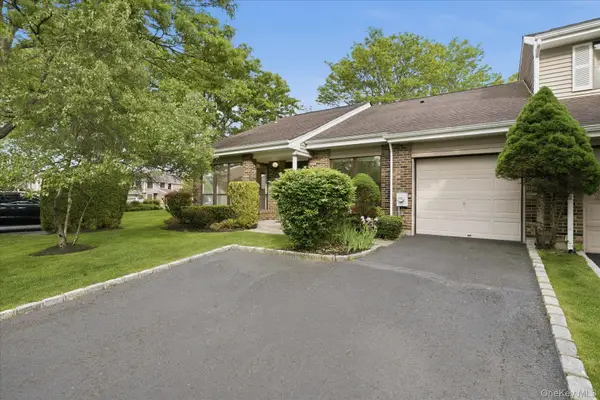 79 S Pond Lane, Smithtown, NY 11787