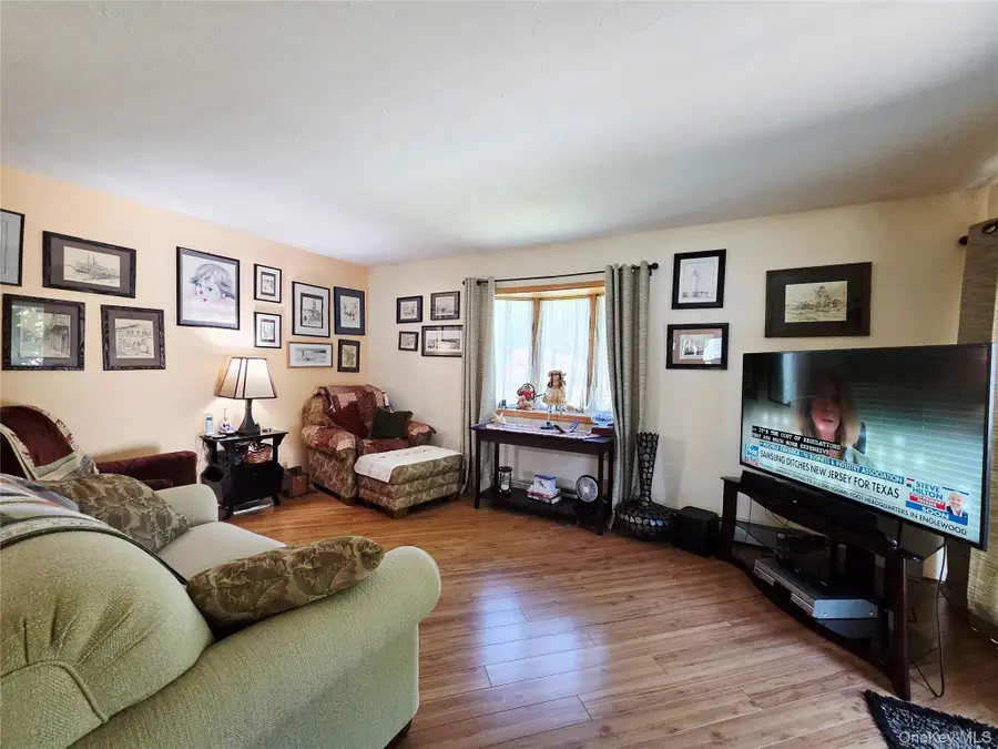 211 Babylon Street, Islip Terrace, NY 11752 - #2
