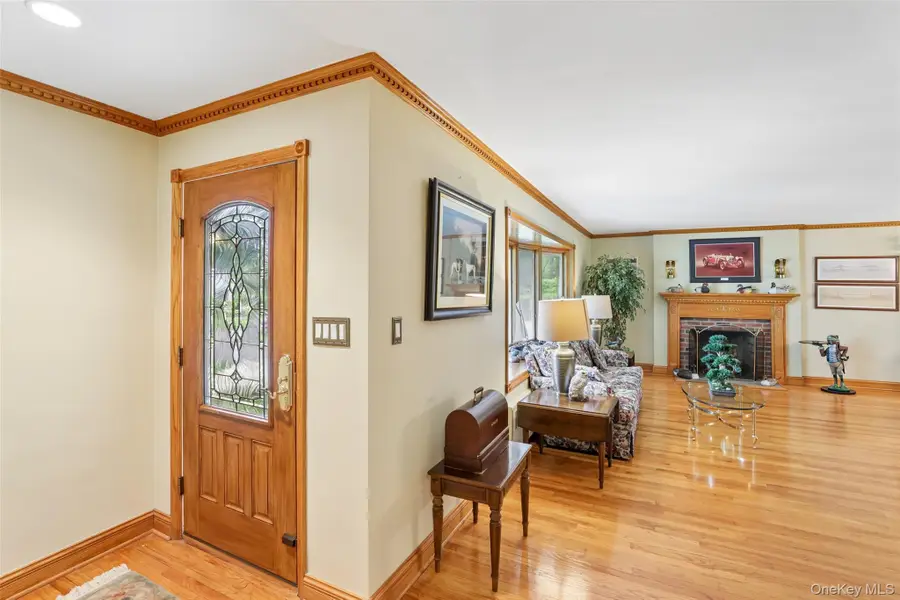 6 Berry Lane, Glen Cove, NY 11542 - #3