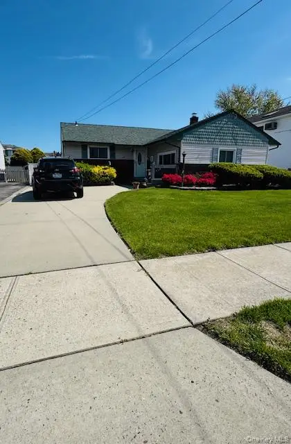 10 Schley Avenue, Lindenhurst, NY 11757 - #2