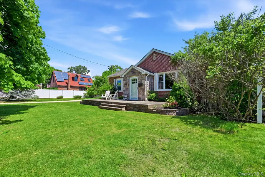 17 Pauchogue Avenue, East Islip, NY 11730 - #3