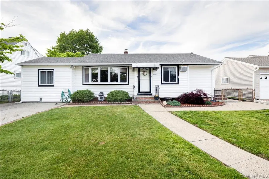 11 Adelphi Road, Hicksville, NY 11801 - #2