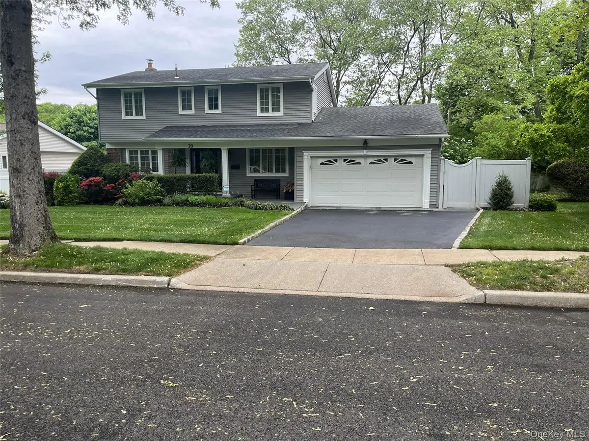 20 Lancia Drive, East Norwich, NY 11732 - #1