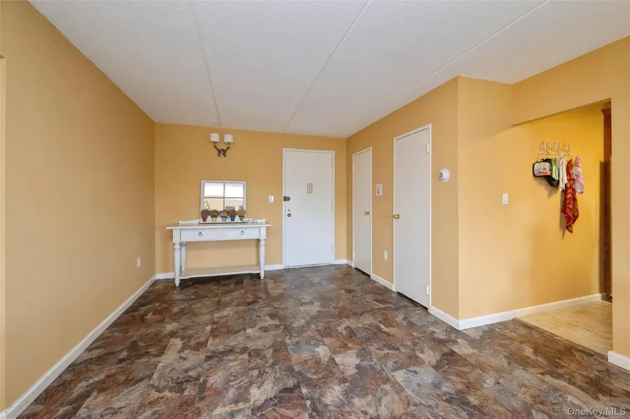 135 Post Avenue #4C, Westbury, NY 11590 - #3