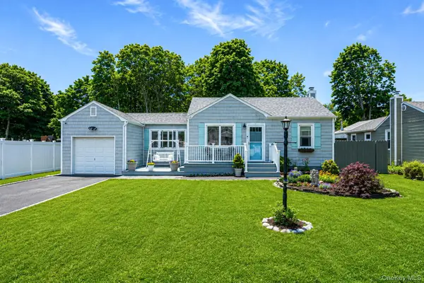 38 Argyle Drive, Shirley, NY 11967