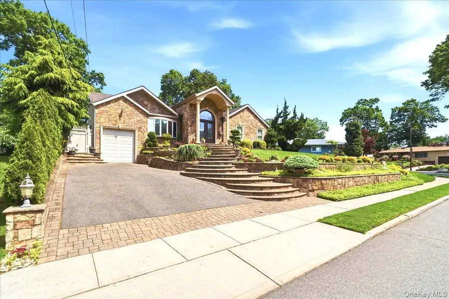 9 Robert Circle, Syosset, NY 11791 - #2