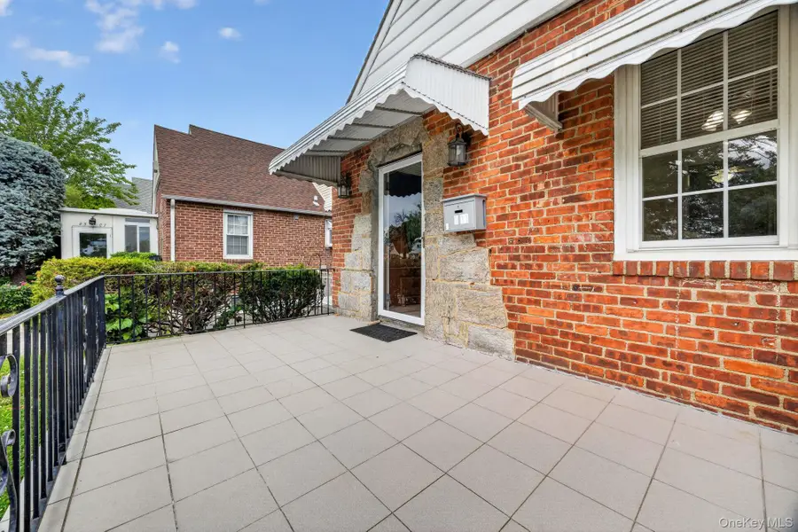 8311 Little Neck Parkway, Glen Oaks, NY 11004 - #3