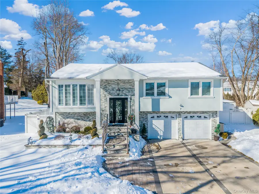 7 Dunhill Road, Manhasset Hills, NY 11040 - #2