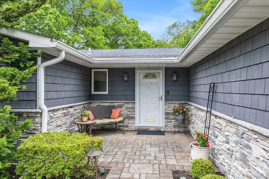 15 Bluff Circle, Hauppauge, NY 11788 - #2