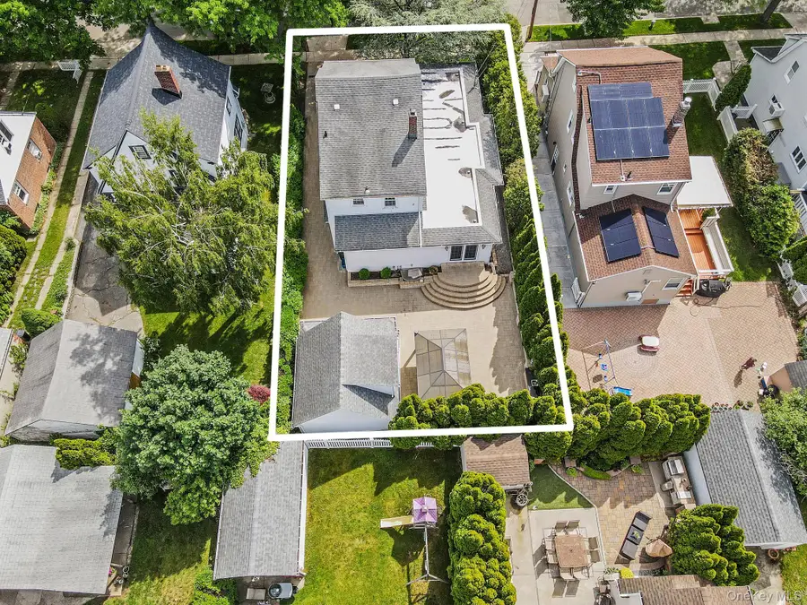 140 Emerson Avenue, Floral Park, NY 11001 - #2