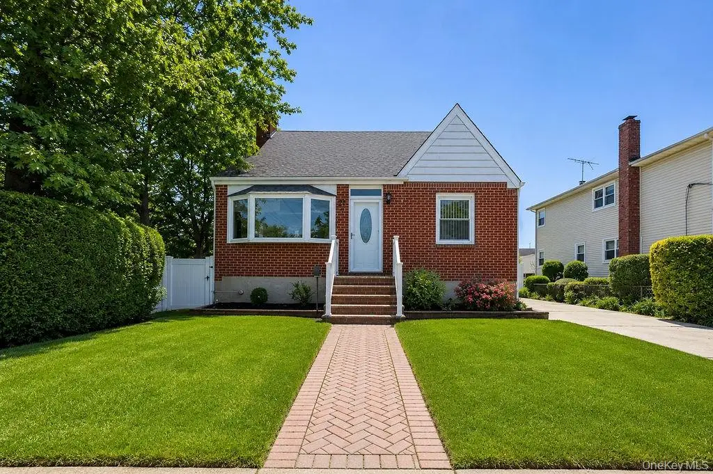 27 Alice Court, East Rockaway, NY 11518 - #1