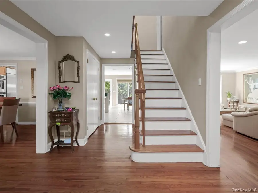 11 Round Hill Road, Great Neck, NY 11020 - #3