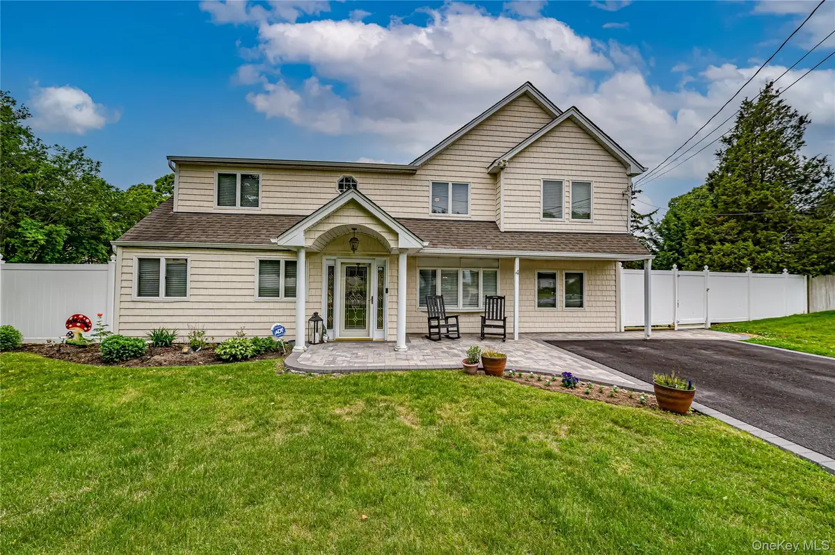 4 Country Greens Drive, Holtsville, NY 11742 - #1