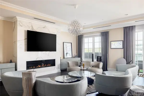 5000 Royal Court #5101, North Hills, NY 11040