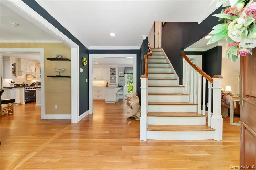 5 Fox Hunt Court, Cold Spring Harbor, NY 11724 - #3