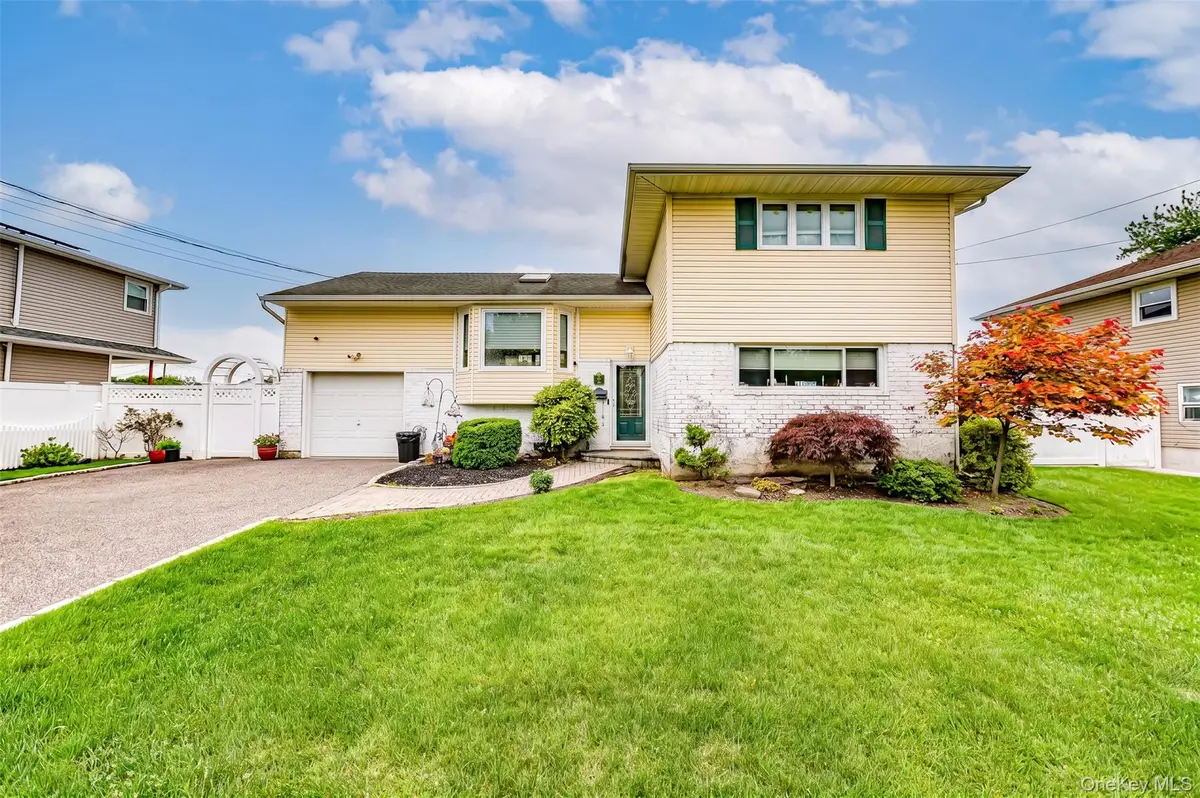 6 Oneida Street, Deer Park, NY 11729 - #1