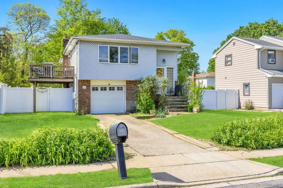 16 E Grove Street, Massapequa, NY 11758 - #3