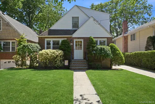154 Cypress Street, Floral Park, NY 11001