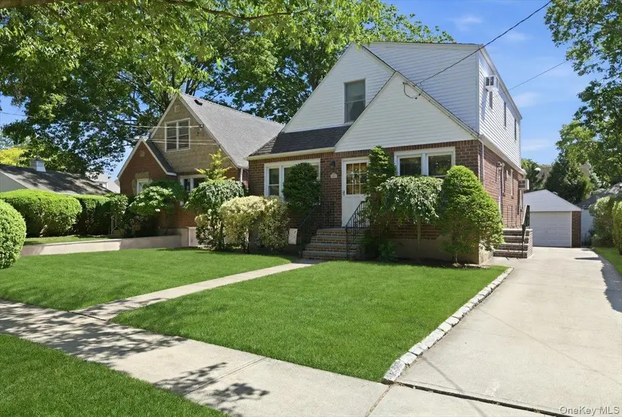 154 Cypress Street, Floral Park, NY 11001 - #3