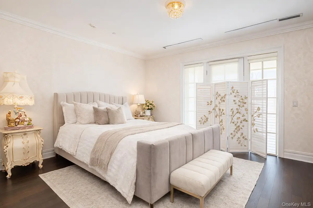 3000 Royal Court #3201, North Hills, NY 11040 - #1