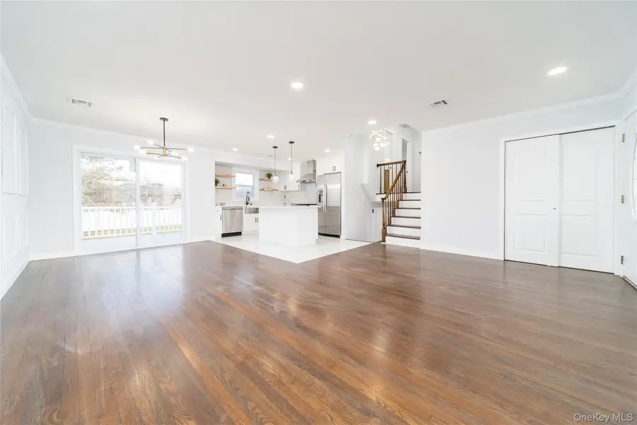 8 Spector Lane, Plainview, NY 11803 - #2