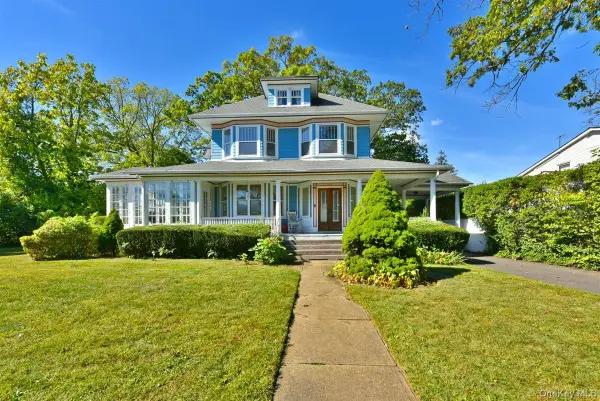 101 Wallace Street, Freeport, NY 11520