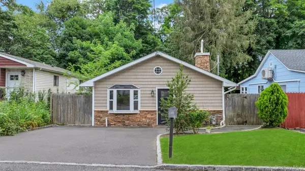 30 Harding Road, Ronkonkoma, NY 11779