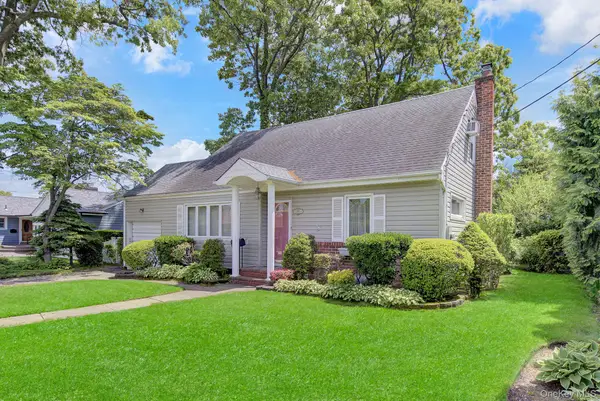 130 Abbey Street, Massapequa Park, NY 11762