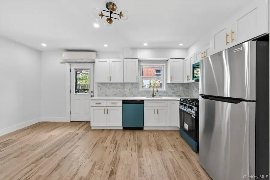 1061 E 218th Street, Bronx, NY 10469 - #3