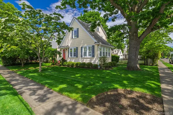 1 Schuyler Avenue, Rockville Centre, NY 11570