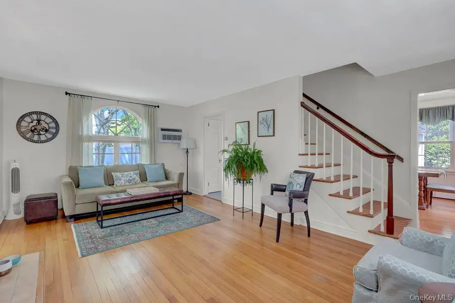 5 Newell Road, Merrick, NY 11566 - #3