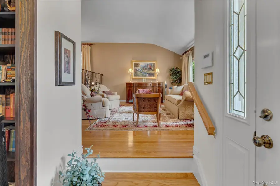 19 Cottage Court, Huntington Station, NY 11746 - #3