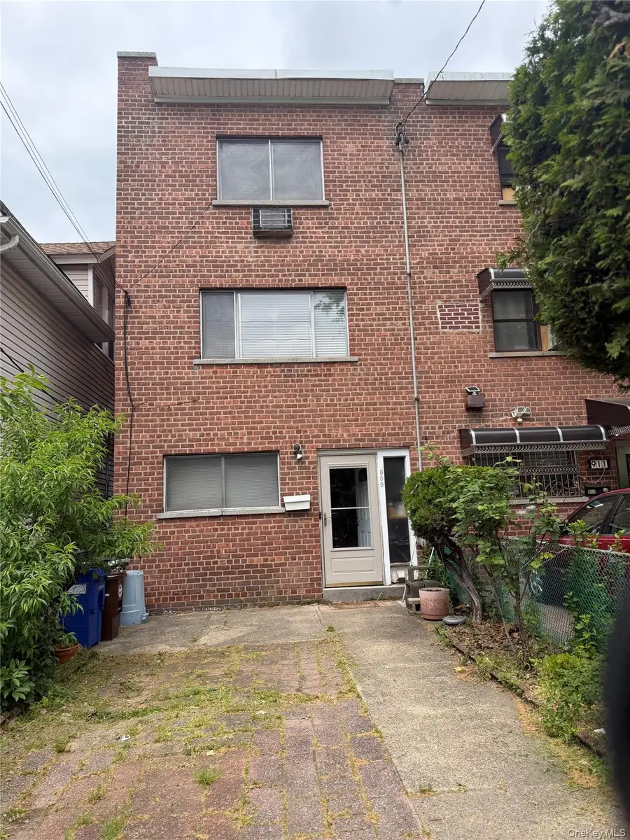 909 Burke Avenue, Bronx, NY 10469 - #2