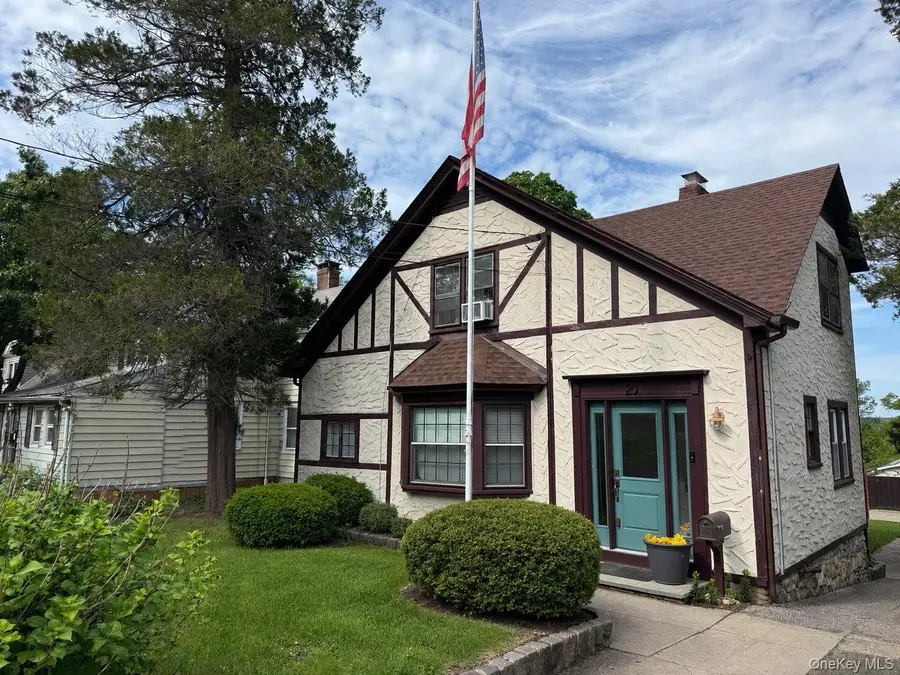 20 Hillside Avenue, Huntington, NY 11743 - #2