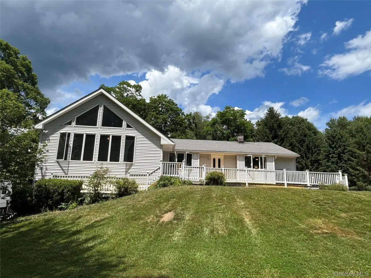 8 Trillium Road, Pleasant Valley, NY 12569 - #1