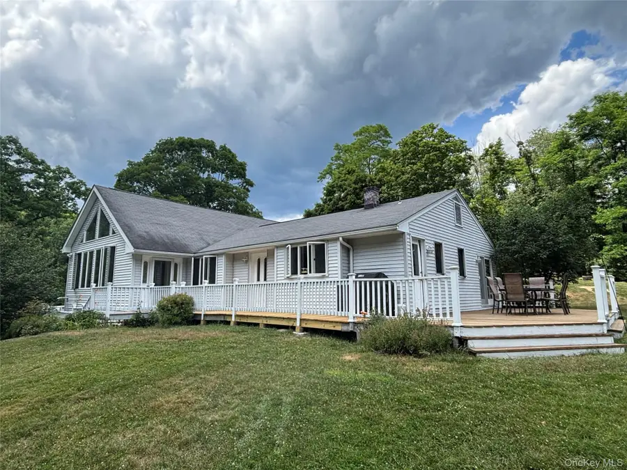 8 Trillium Road, Pleasant Valley, NY 12569 - #2