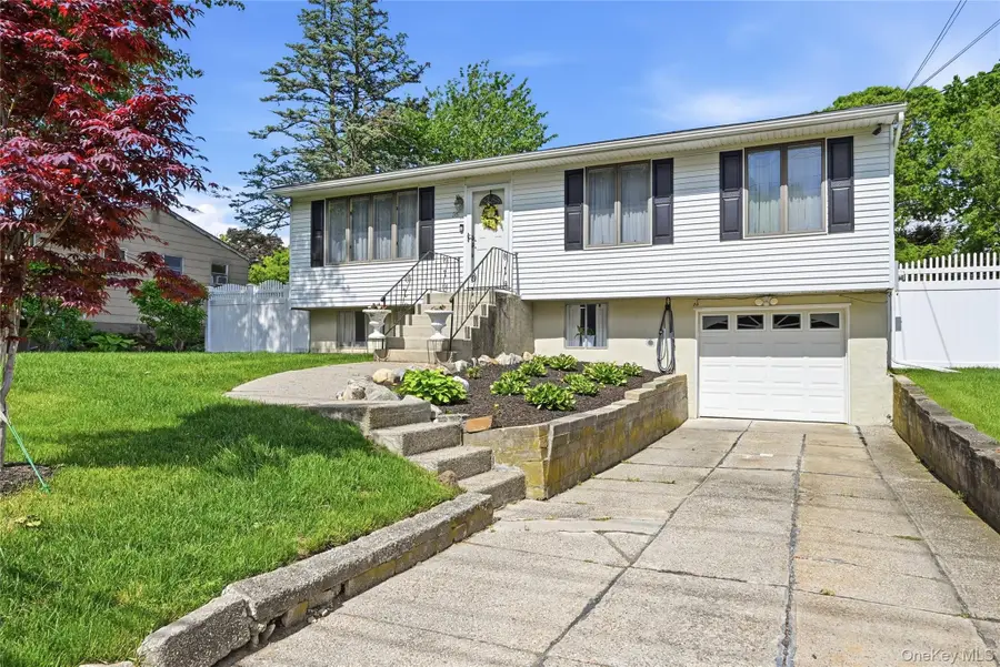 35 Randall Road, Shoreham, NY 11786 - #2