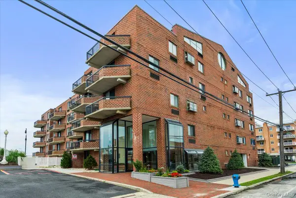 750 W Broadway #3M, Long Beach, NY 11561