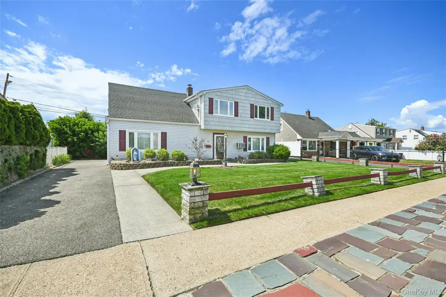 16 Sycamore Lane, Levittown, NY 11756 - #2