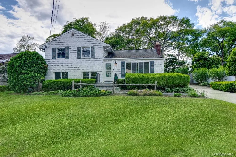 714 Tanglewood Road, West Islip, NY 11795 - #1