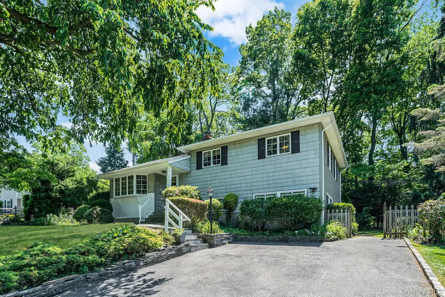 34 Gristmill Lane, Halesite, NY 11743 - #2