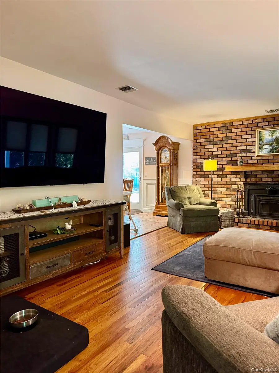 8 Donnatella Lane, Nesconset, NY 11767 - #2